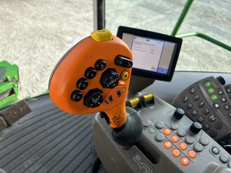 2015-john-deere-s670-image-103