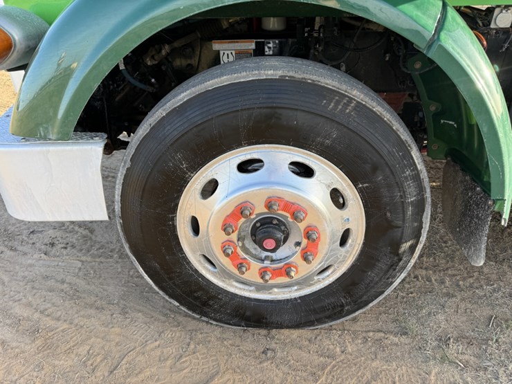 2021-peterbilt-367-image-18