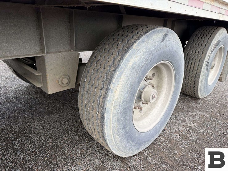 2000-neville-trailer-image-25