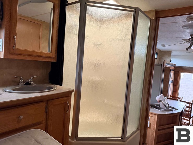 2006-raptor-3712ts-travel-trailer-image-43