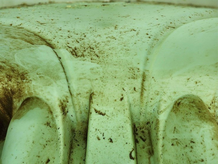 2610-gallon-center-drain-tank-poly-tank-image-13