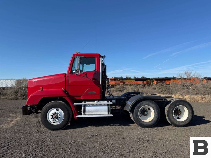 1986-freightliner-flc112-image-3