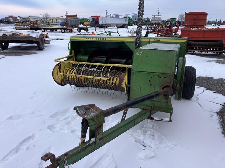 john-deere-336-image-2