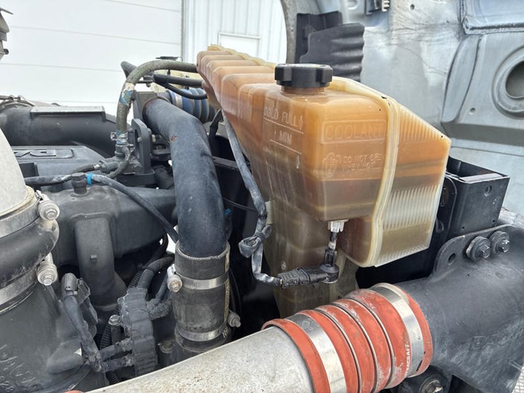 2016-kenworth-t680-image-36