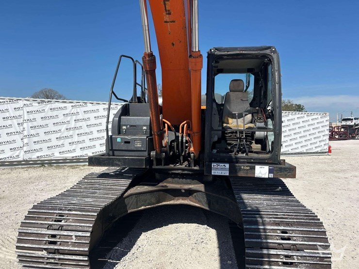 2015-hitachi-zx210-lc-image-27