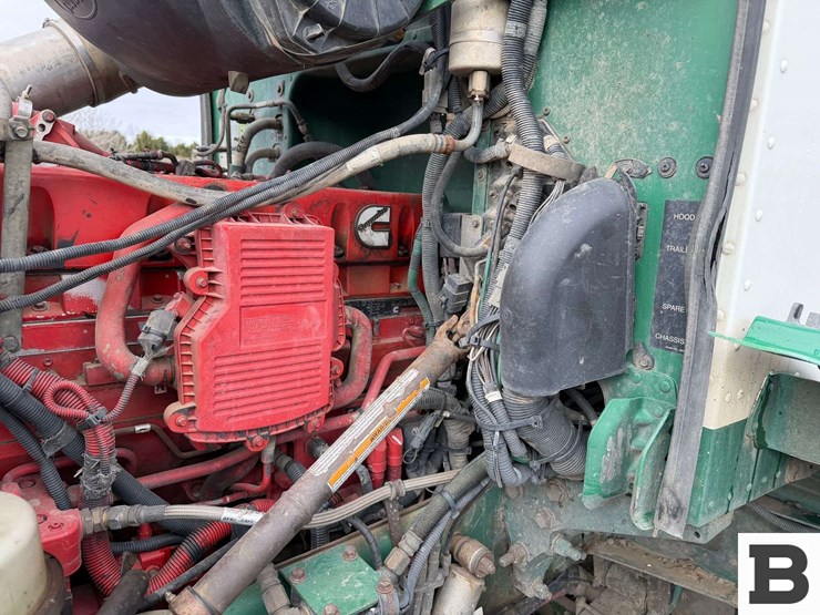 2009-peterbilt-384-image-35