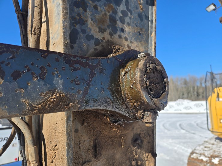 2016-deere-245g-lc-image-17