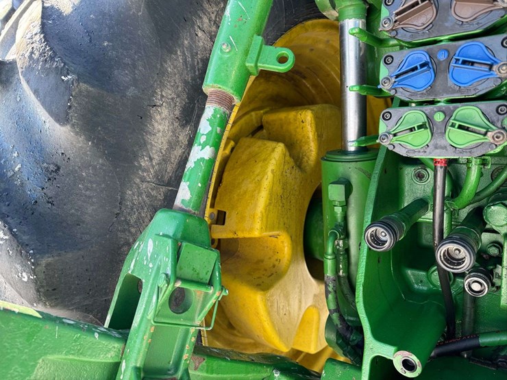2012-john-deere-8310r-image-45