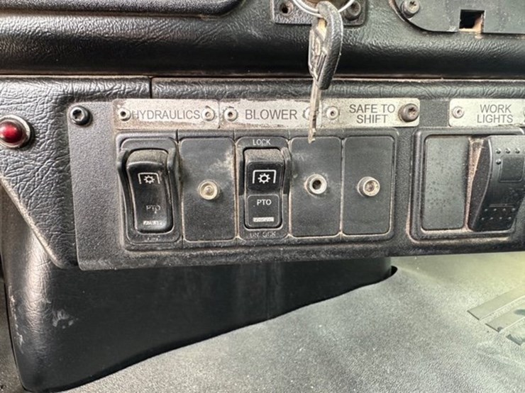 2018-western-star-4900-image-16