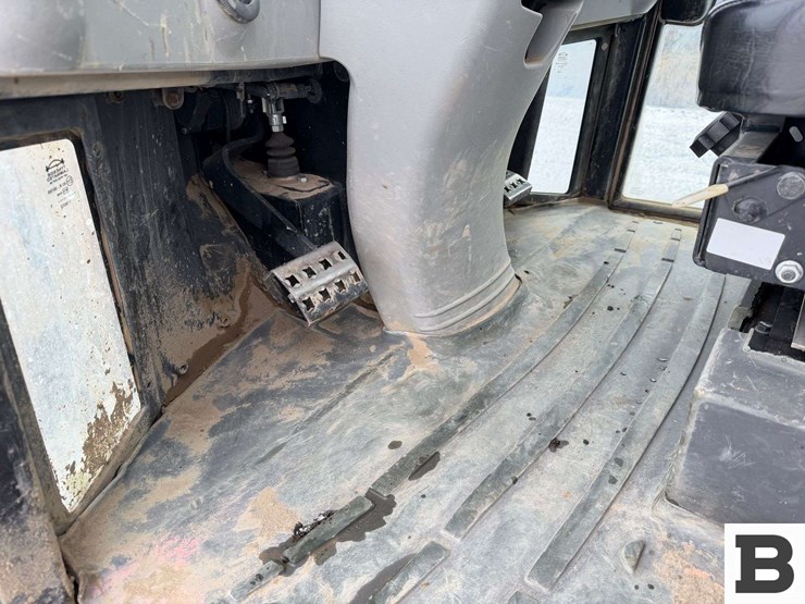 2013-caterpillar-906-image-54