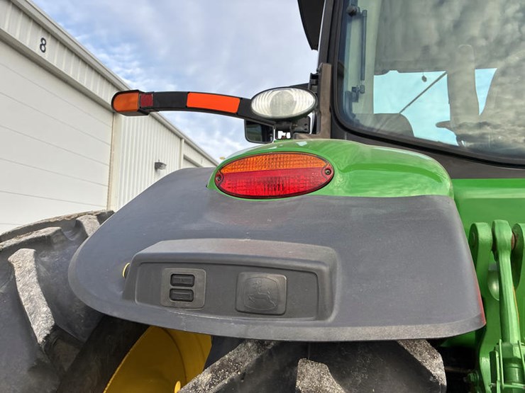 2012-john-deere-8260r-image-27