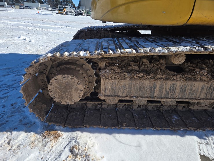 2016-deere-245g-lc-image-80