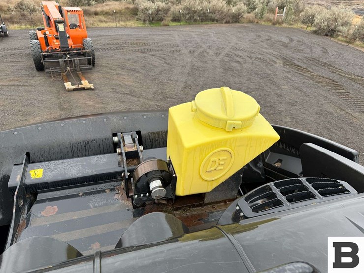 new-holland-340-image-53