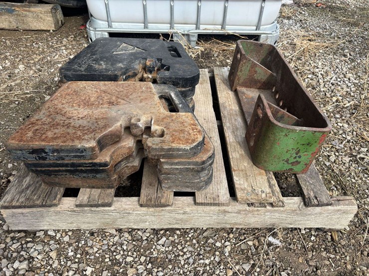 set-of-8-allis-chalmers-suitcase-weights-&-bracket-image-4