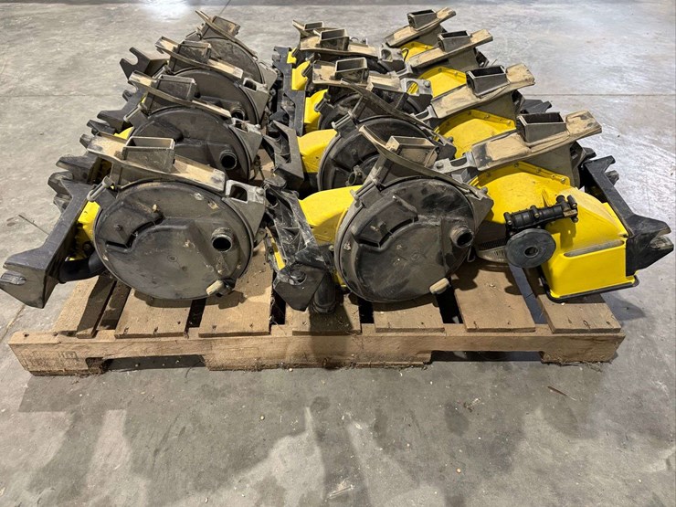 qty.-16--1790-seed-meters-and-mini-hoppers-w/-pro-shaft-drive-image-14