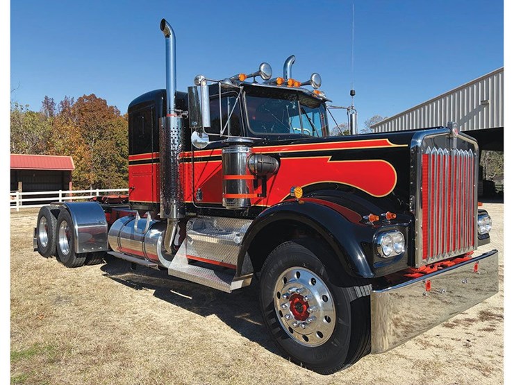 1981-kenworth-w900-image-1