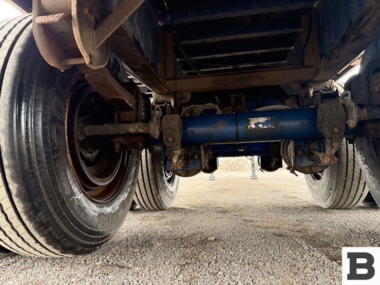 1993-utility-40'-image-25