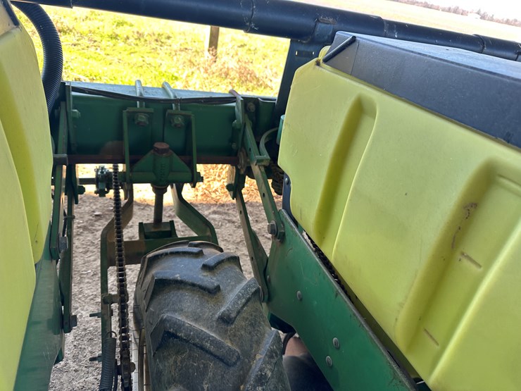 john-deere-8-image-25