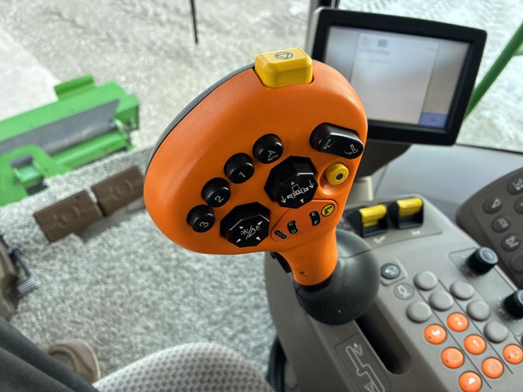 2015-john-deere-s680-image-105