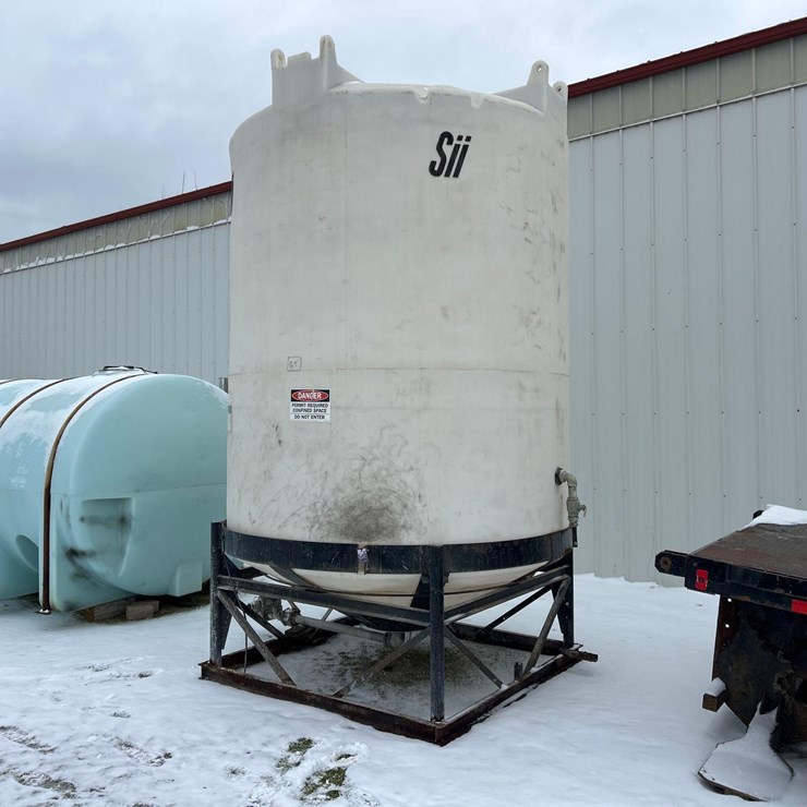 Snyder Industries 2500 Gal. Cone Bottom Poly Tank