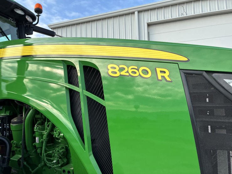 2012-john-deere-8260r-image-18