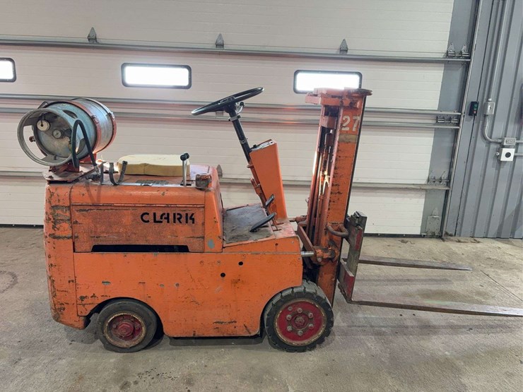 clark-forklift-image-1