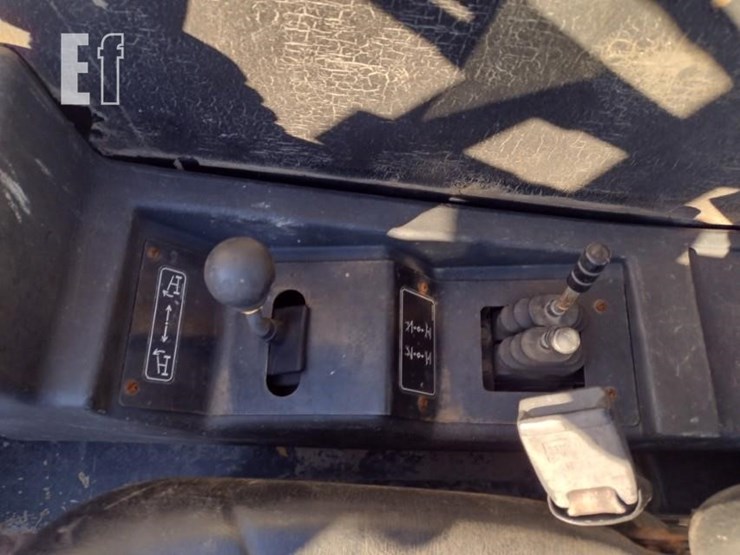 2013-caterpillar-tl943c-image-9