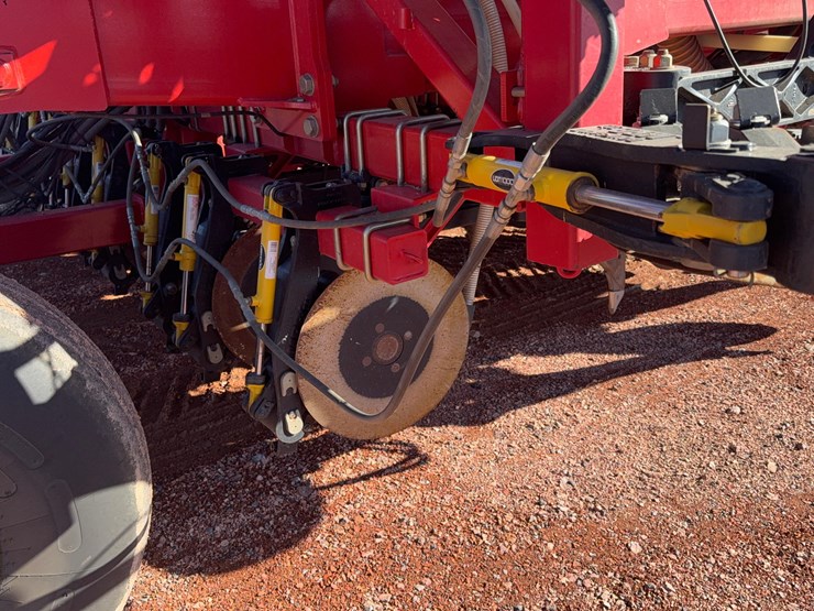 2014-bourgault-7700-image-43