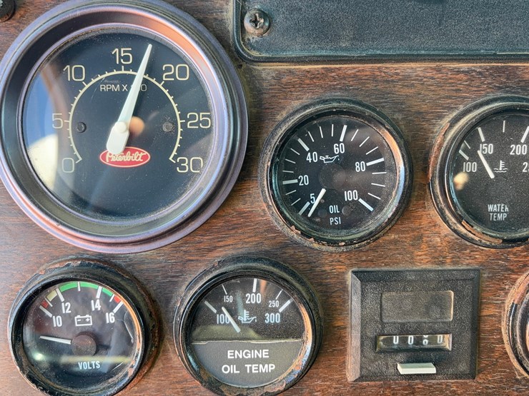 1993-peterbilt-377-image-22