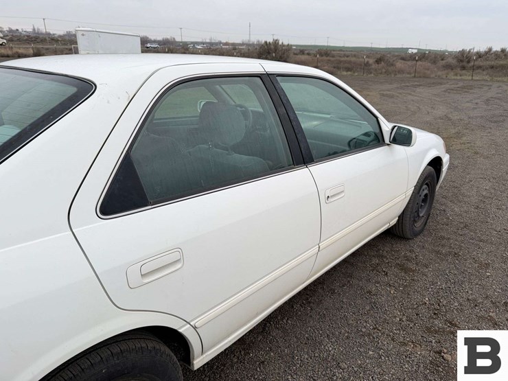 1999-toyota-camry-sedan-image-17