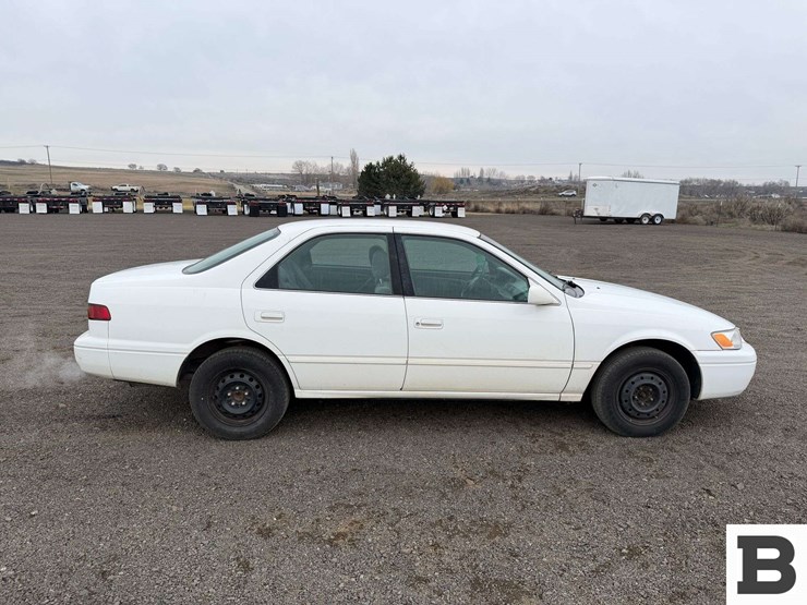 1999-toyota-camry-sedan-image-5