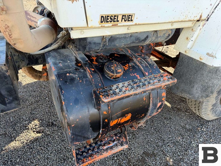 1985-ford-8000-image-36