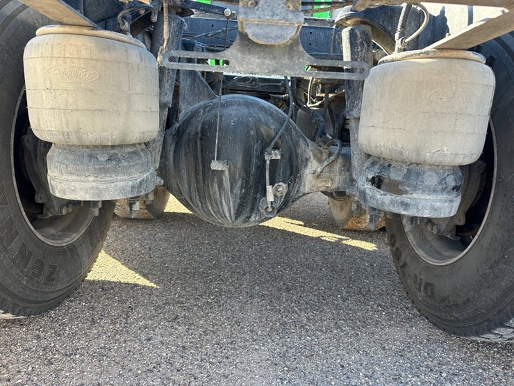 2023-peterbilt-367-image-15