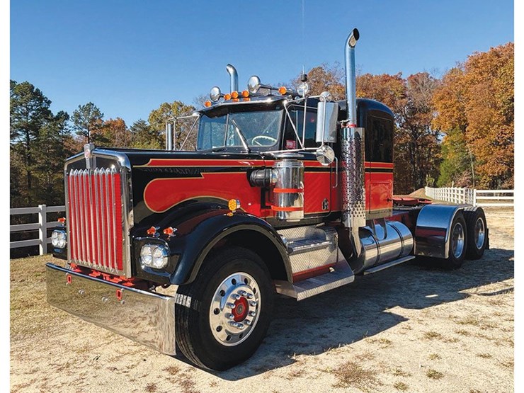 1981-kenworth-w900-image-2