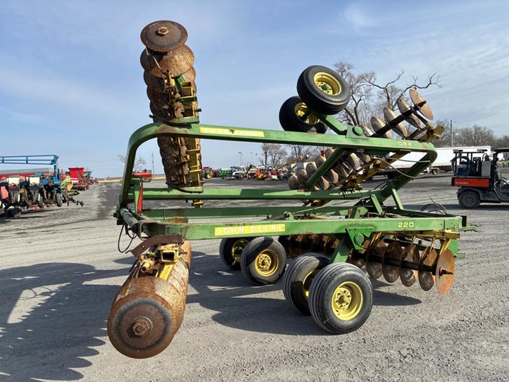 john-deere-220-image-21