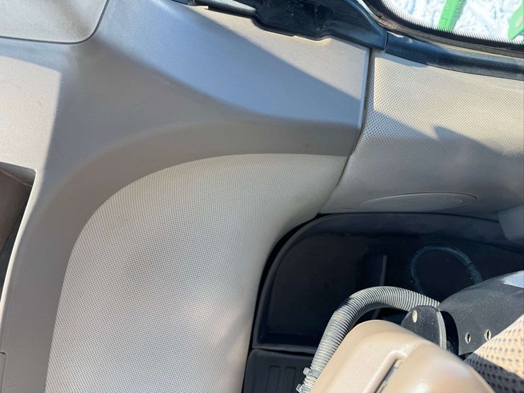 2012-john-deere-8310r-image-98