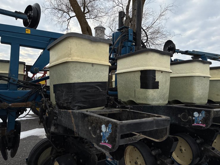 1997-kinze-2600-image-55