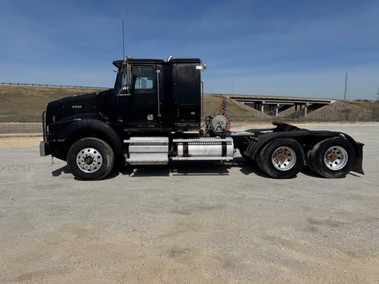 2011-western-star-4900sa-image-8