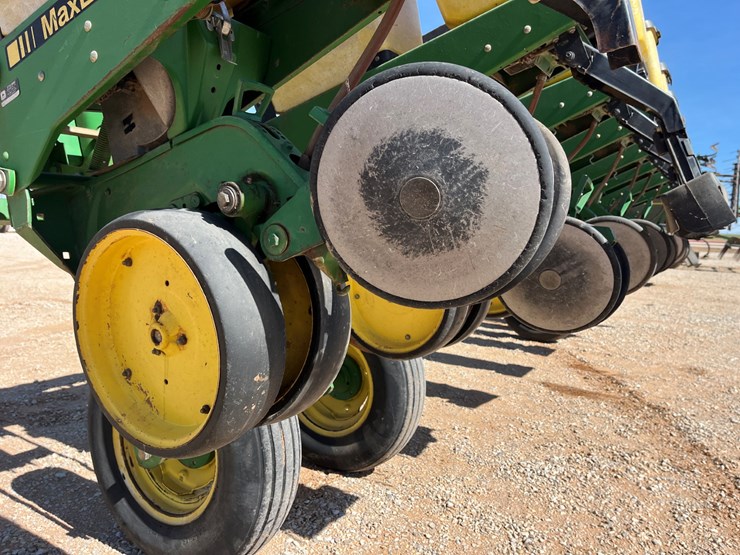 john-deere-7200-image-16