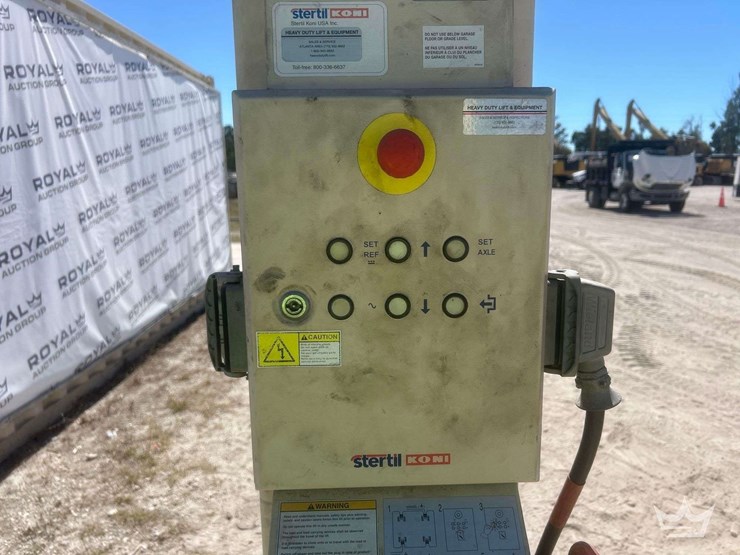 stertil-koni-18000lbs-4-post-auto-lift-image-28