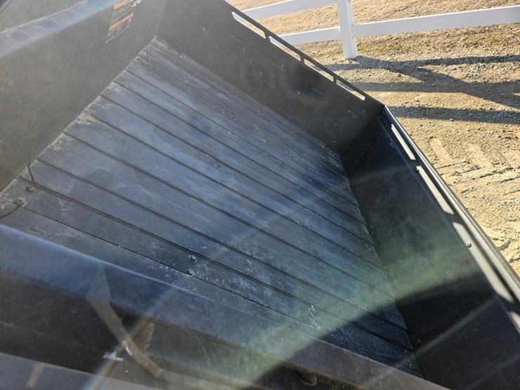 2019-john-deere-gator-image-13