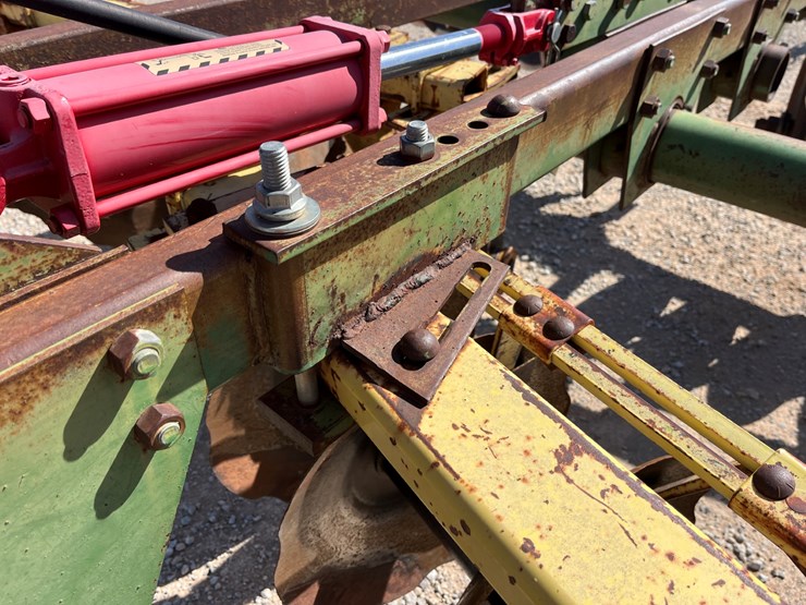 john-deere-210-image-3