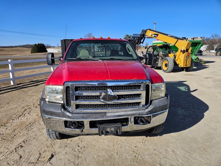 2005-ford-f550-image-8