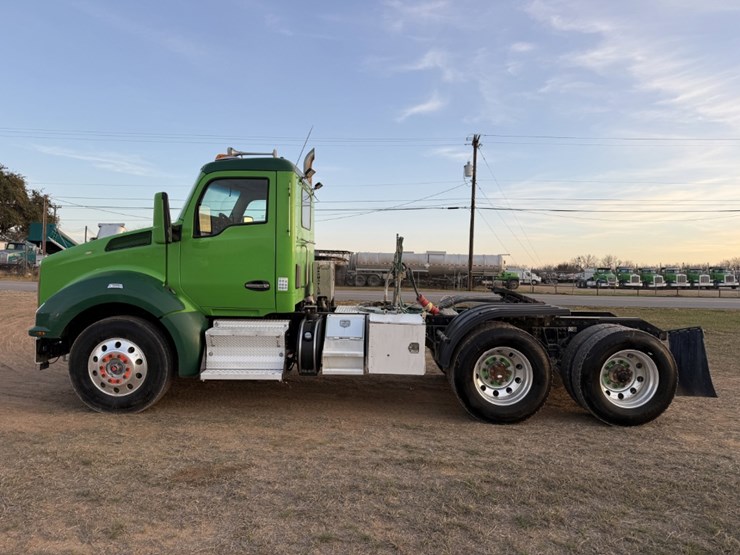 2019-kenworth-t880-image-7