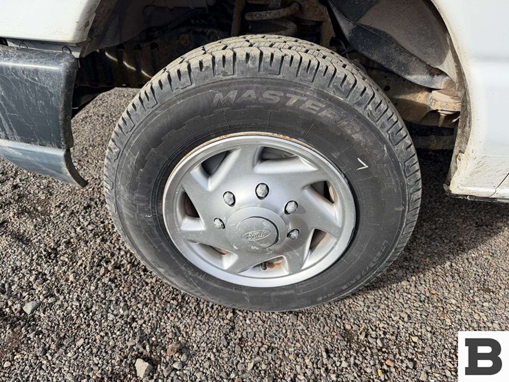 2010-ford-cargo-image-10