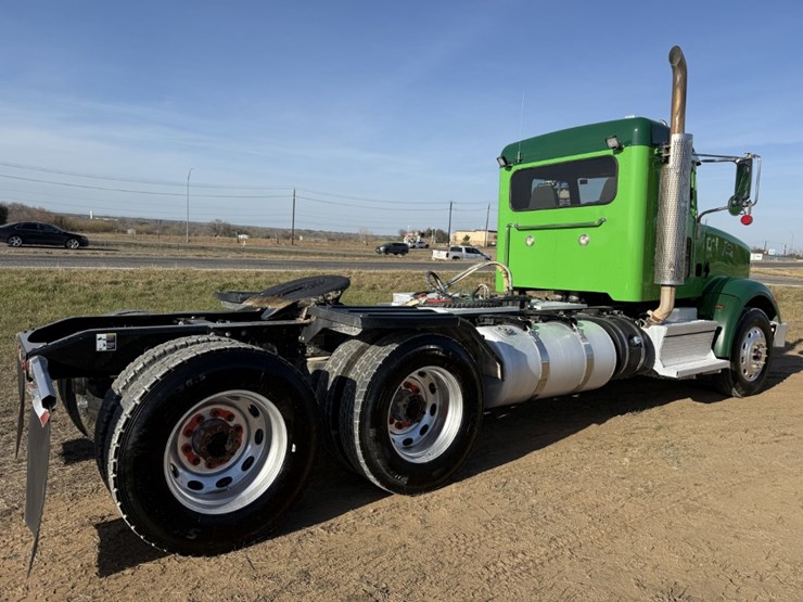 2021-peterbilt-367-image-5