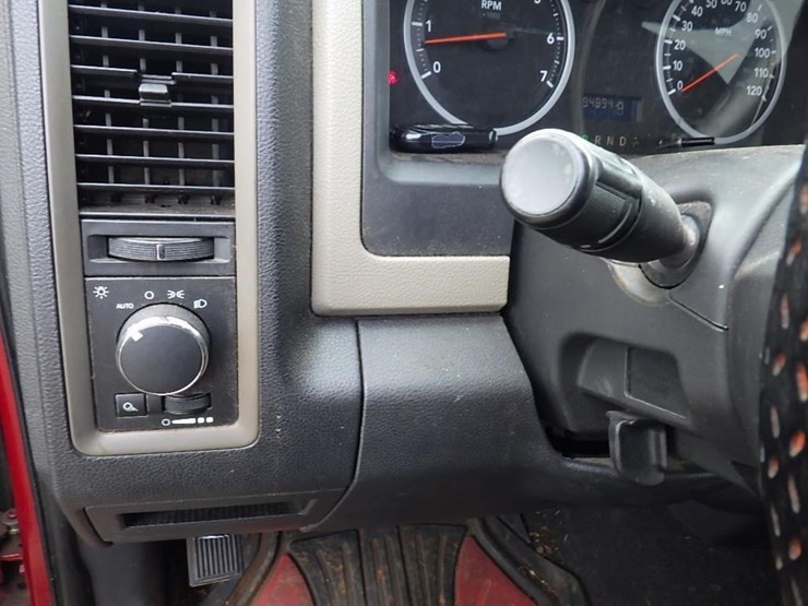 2011-dodge-1500-image-29