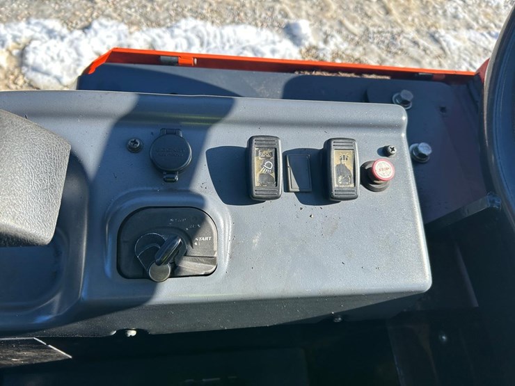 2018-kubota-r630-image-24