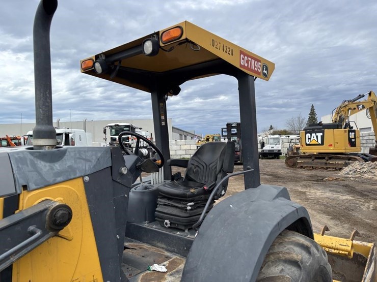 2018-deere-210lep-image-11