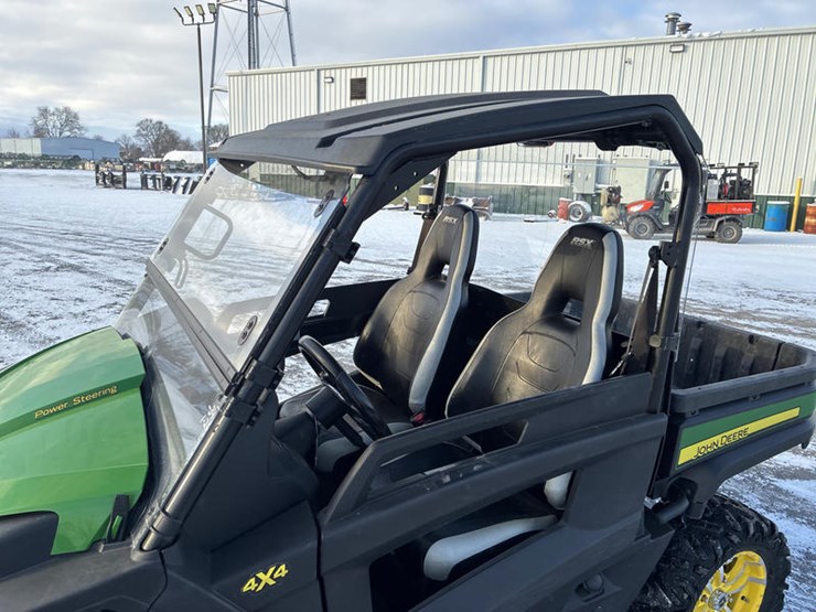 john-deere-gator-image-15